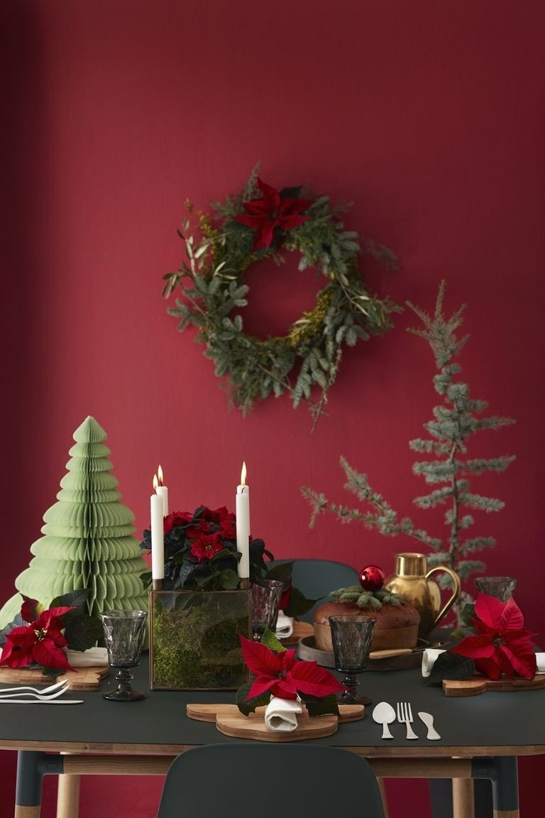 1480079396-poinsettia-table-decoration.jpg