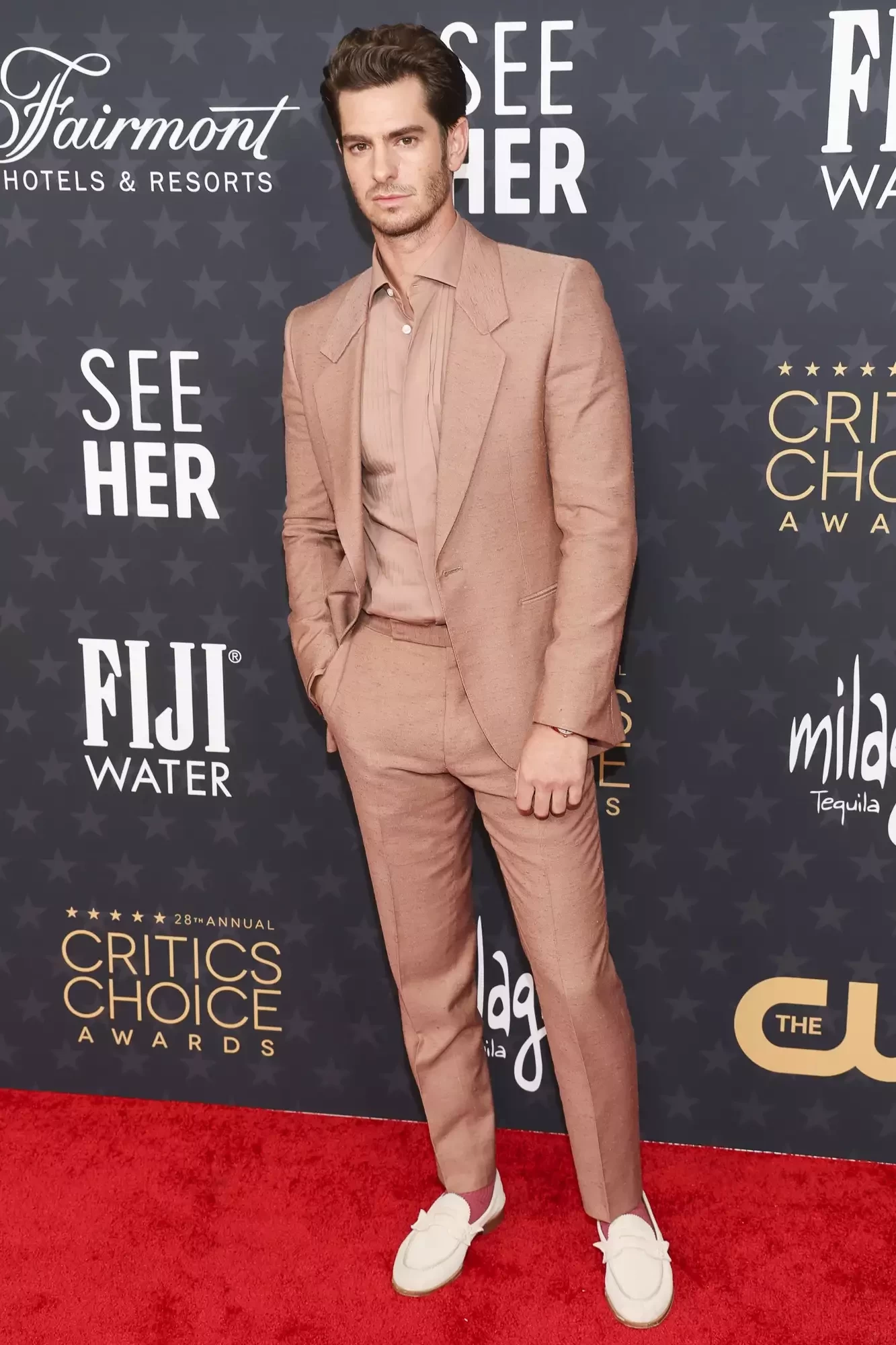 andrew-garfield-critics-choice-arrivals-011523-b854f4c58a254a38ac3faa925ff68c47.webp