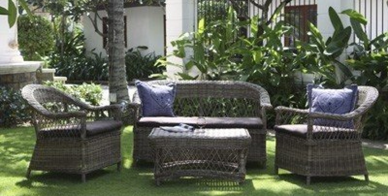 Έπιπλα εξωτερικού χώρου 