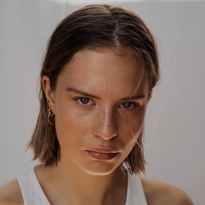 Αυτός είναι ο λόγος που πέφτουν τα μαλλιά σας - και πώς να το σταματήσετε